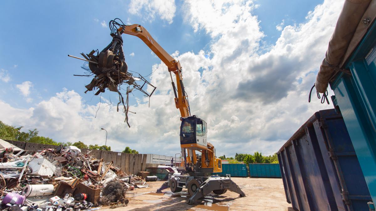 Neuer Bagger für die HMV Pirna